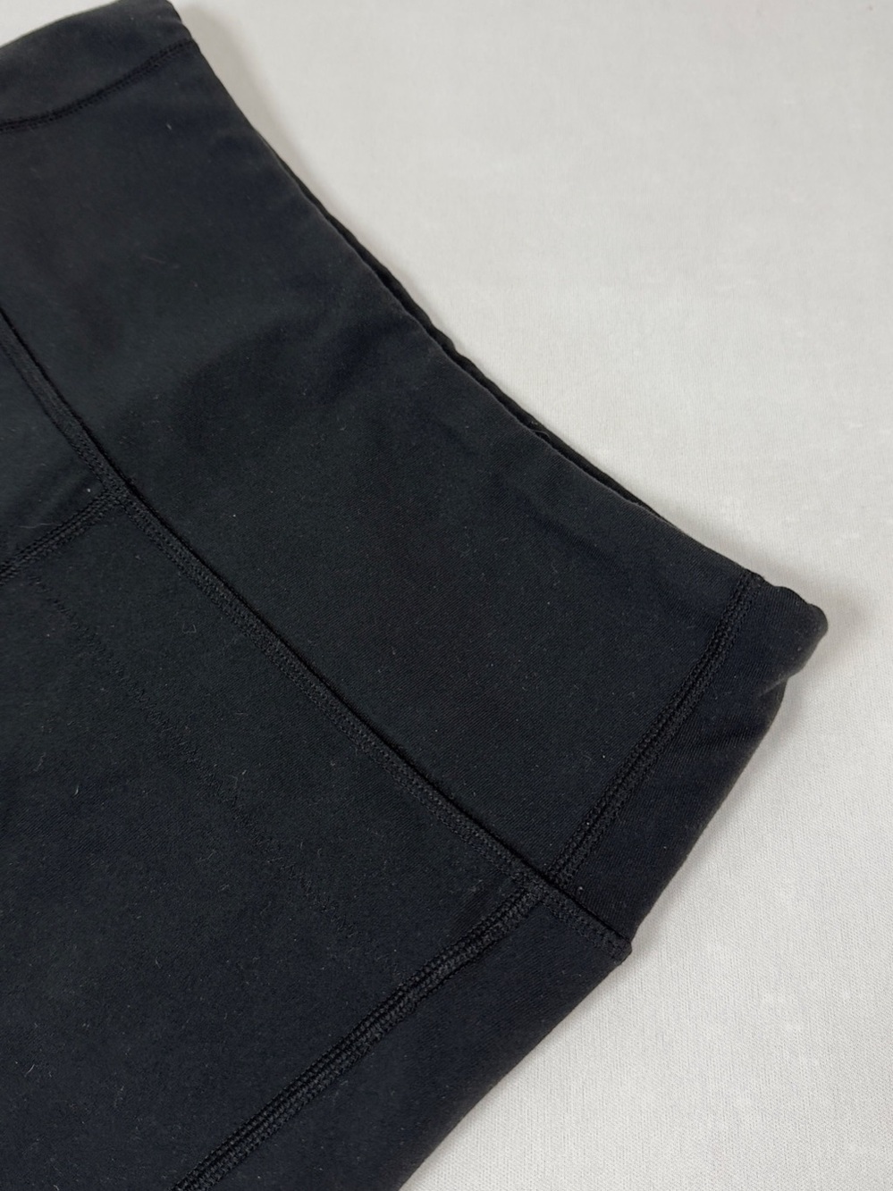 Lucy Women's Athletic Shorts in Black Size Medium Like New - Picture 4 of 5